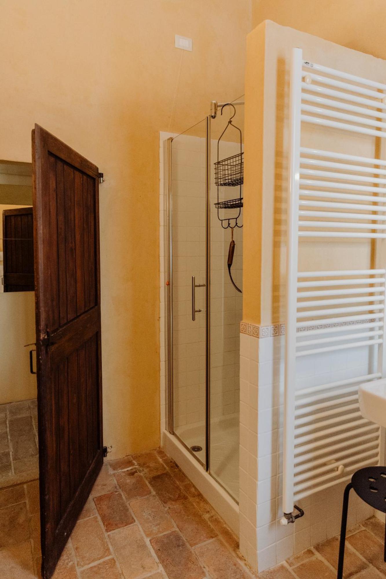 Agriturismo Qui Voglio 蒙特罗伯托 外观 照片