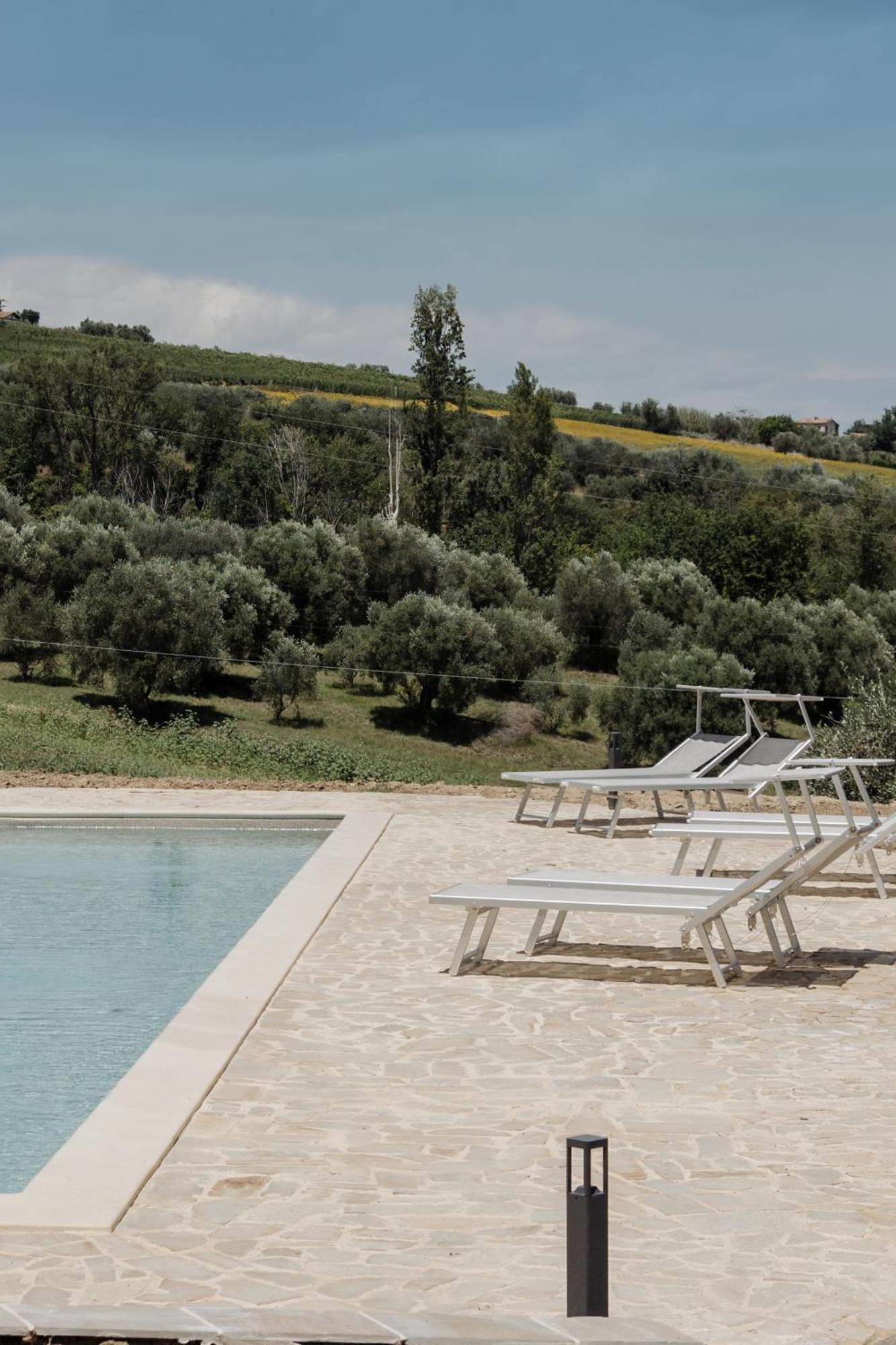 Agriturismo Qui Voglio 蒙特罗伯托 外观 照片
